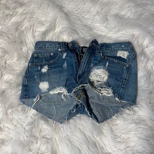 Essential mid rise BDG shorts. Size 26, denim color. Lightly worn.